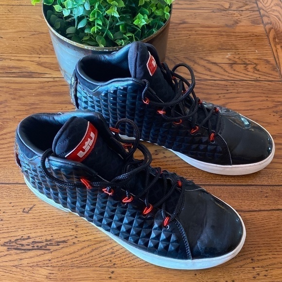 Nike LeBron XII 12 NSW Black Challenge Red Men Shoes Size 8/5 US 716417-001. - Picture 3 of 9